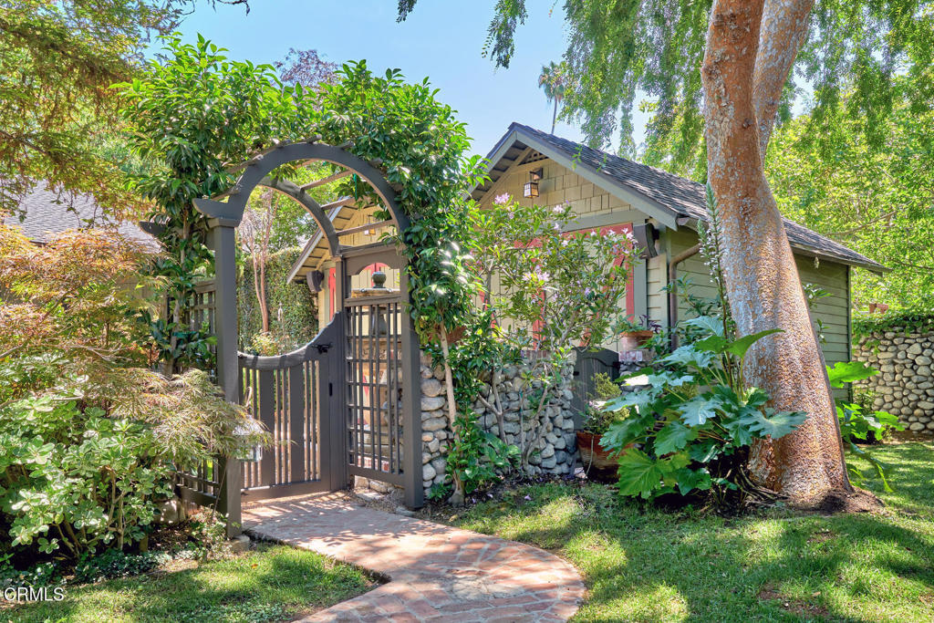 845 847 S Los Robles Avenue