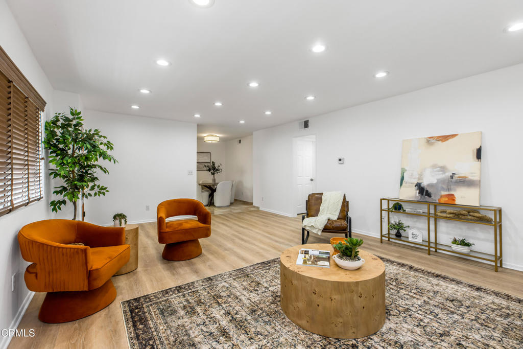 5354 Lindley Avenue 202