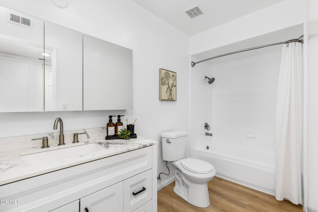 5354 Lindley Avenue 202