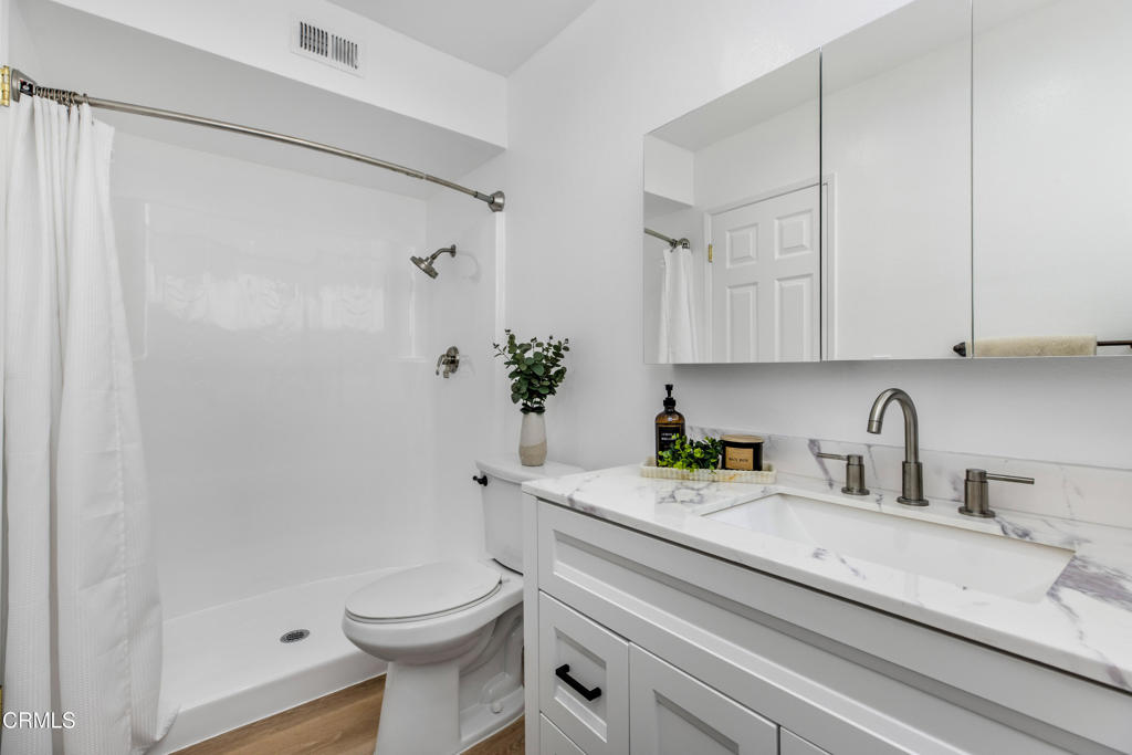 5354 Lindley Avenue 202