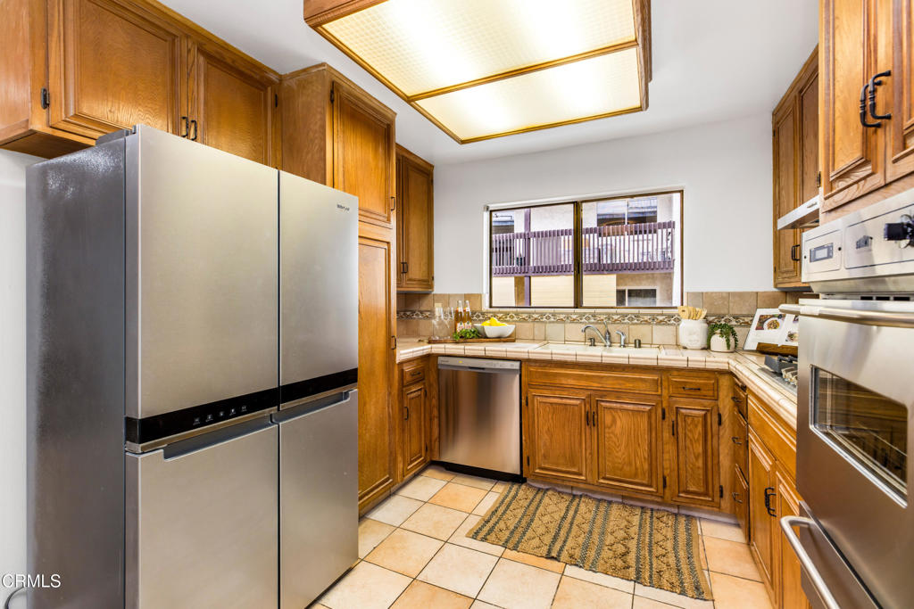 5354 Lindley Avenue 202