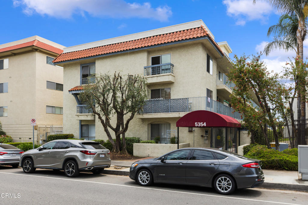 5354 Lindley Avenue 202