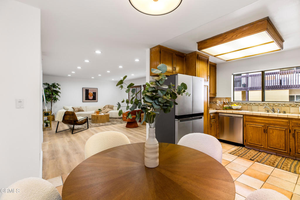 5354 Lindley Avenue 202