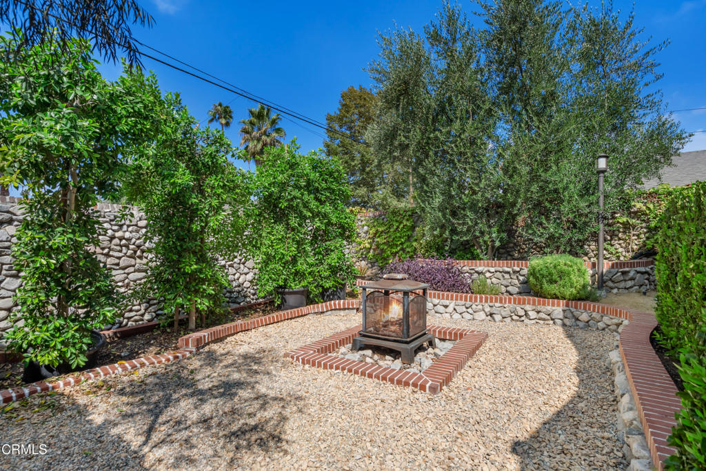 845 847 S Los Robles Avenue