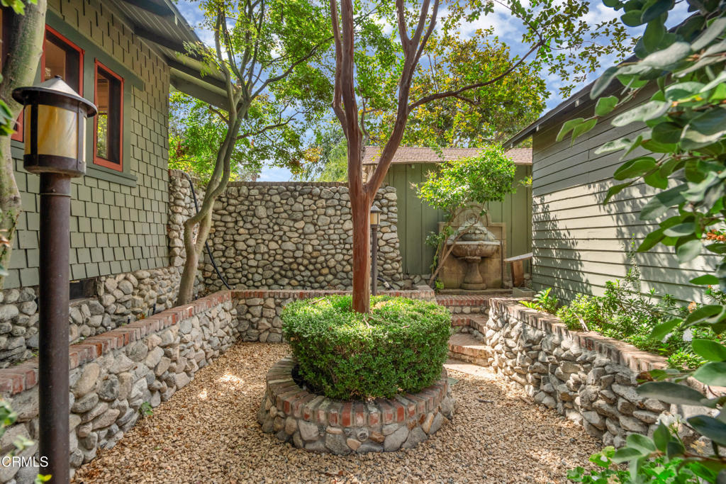 845 847 S Los Robles Avenue