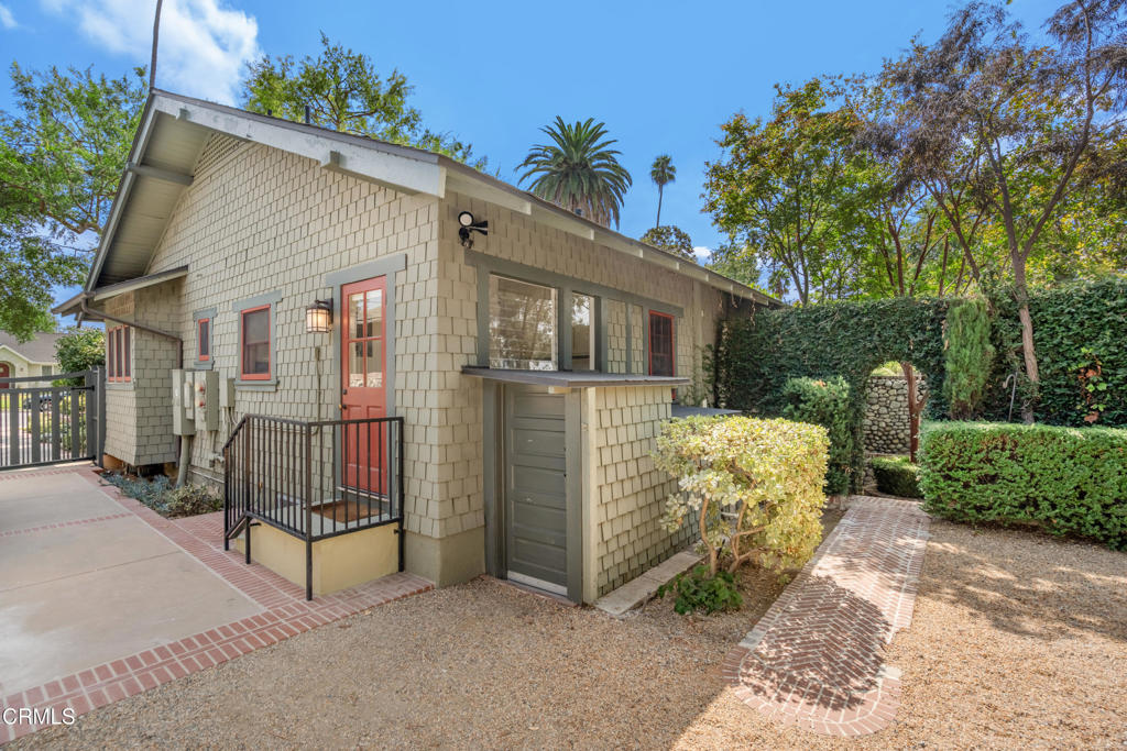 845 847 S Los Robles Avenue