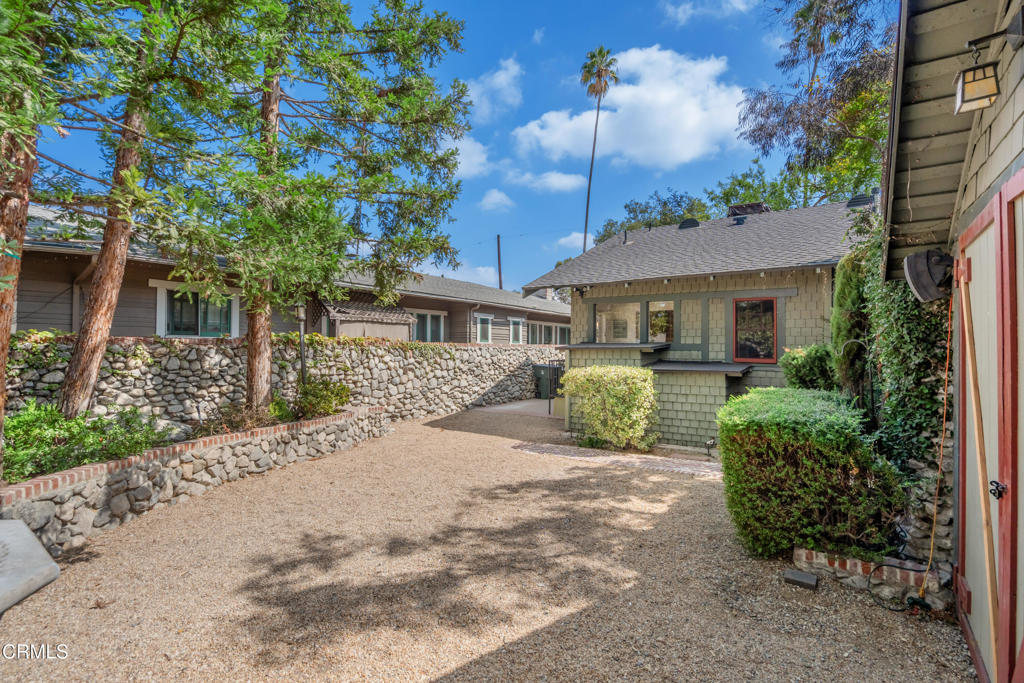 845 847 S Los Robles Avenue