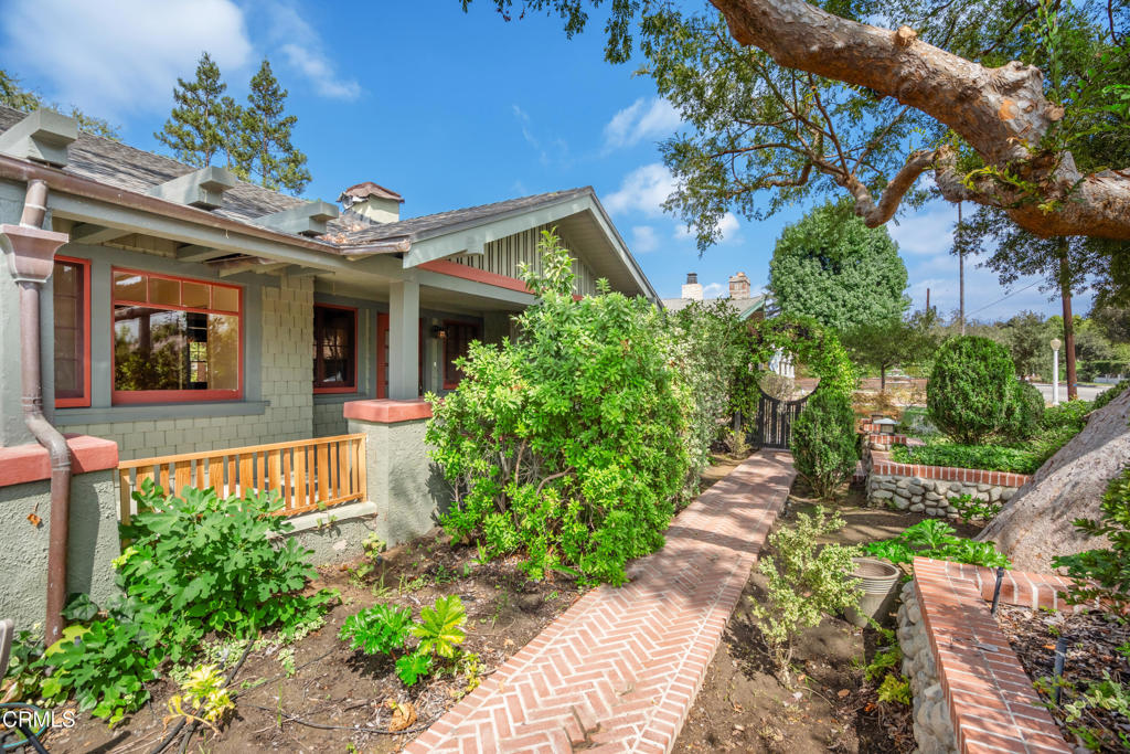 845 847 S Los Robles Avenue