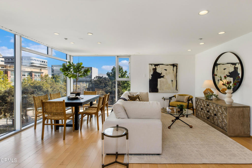 141 S Hudson Avenue 401