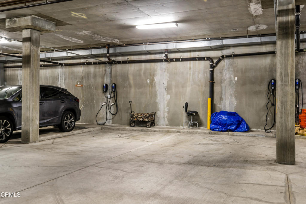 141 S Hudson Avenue 401