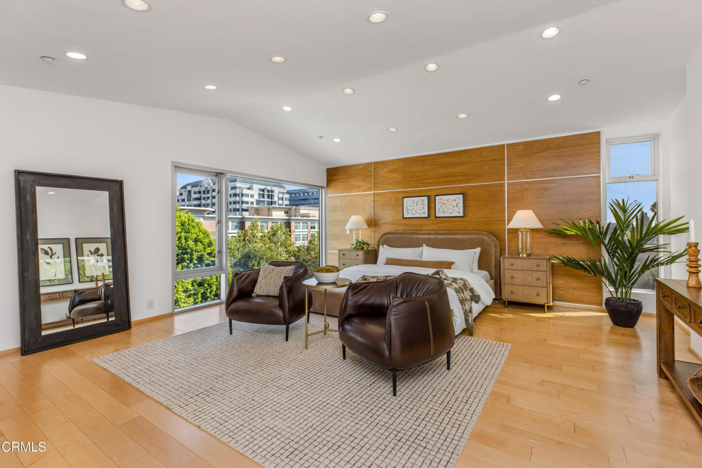 141 S Hudson Avenue 401