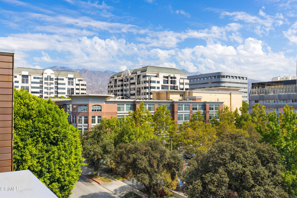 141 S Hudson Avenue 401