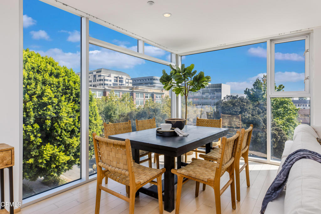 141 S Hudson Avenue 401