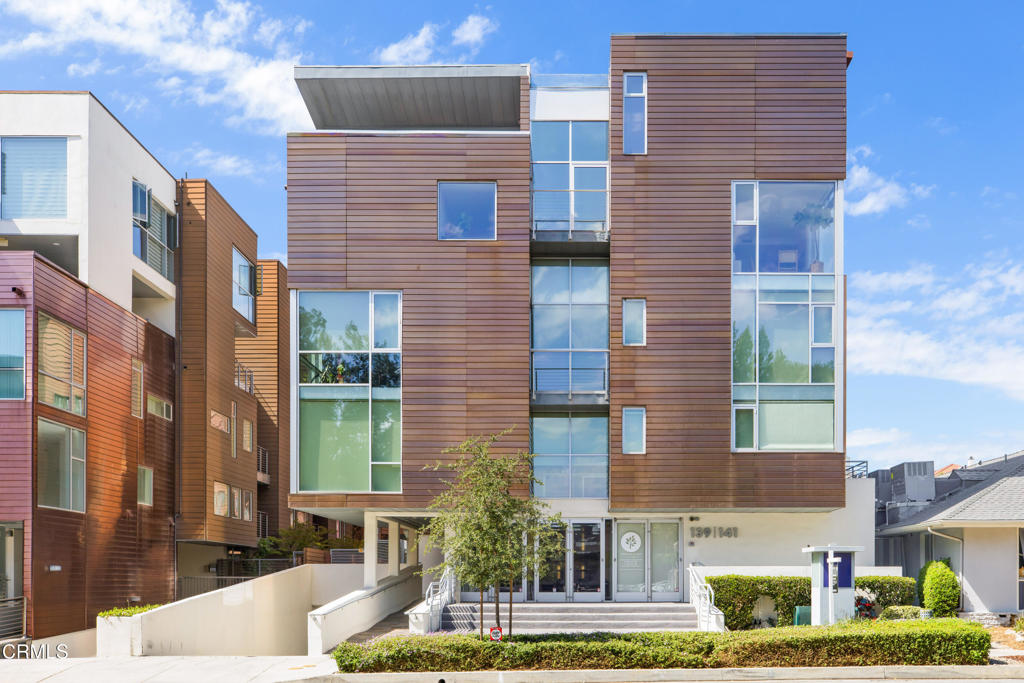 141 S Hudson Avenue 401