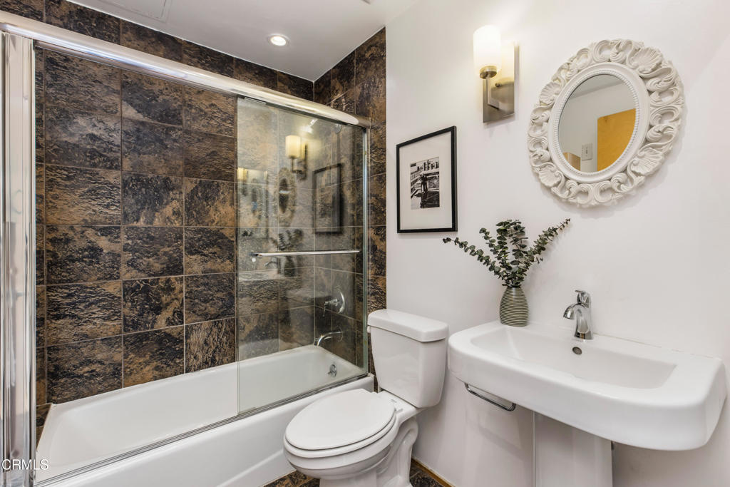 141 S Hudson Avenue 401