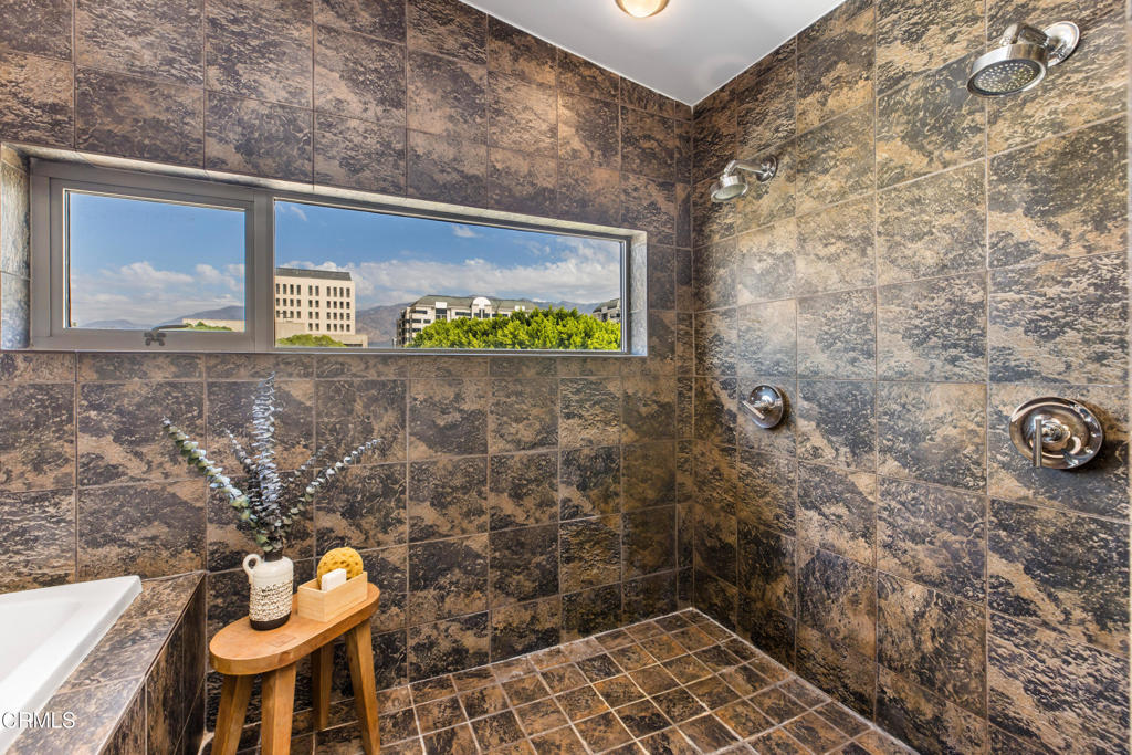 141 S Hudson Avenue 401