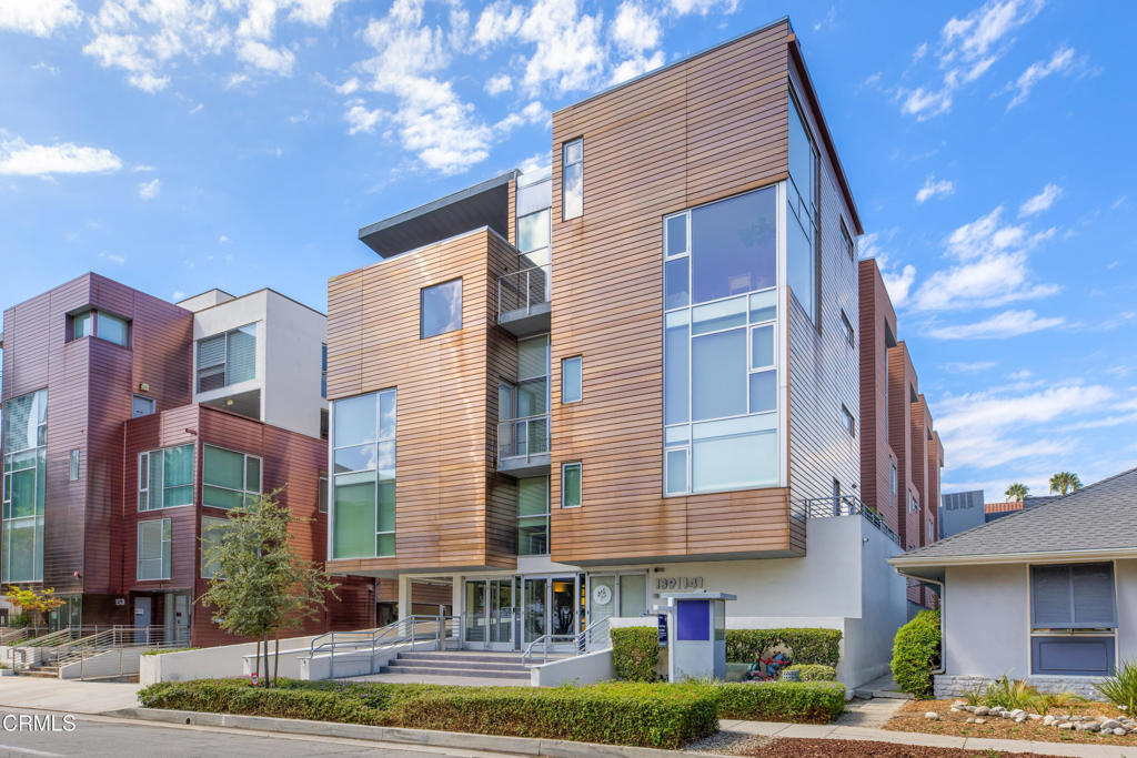 141 S Hudson Avenue 401