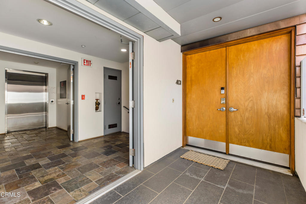 141 S Hudson Avenue 401