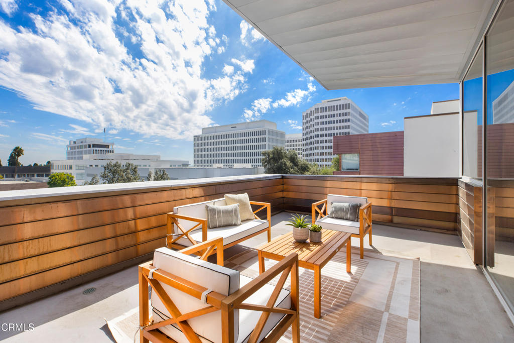 141 S Hudson Avenue 401