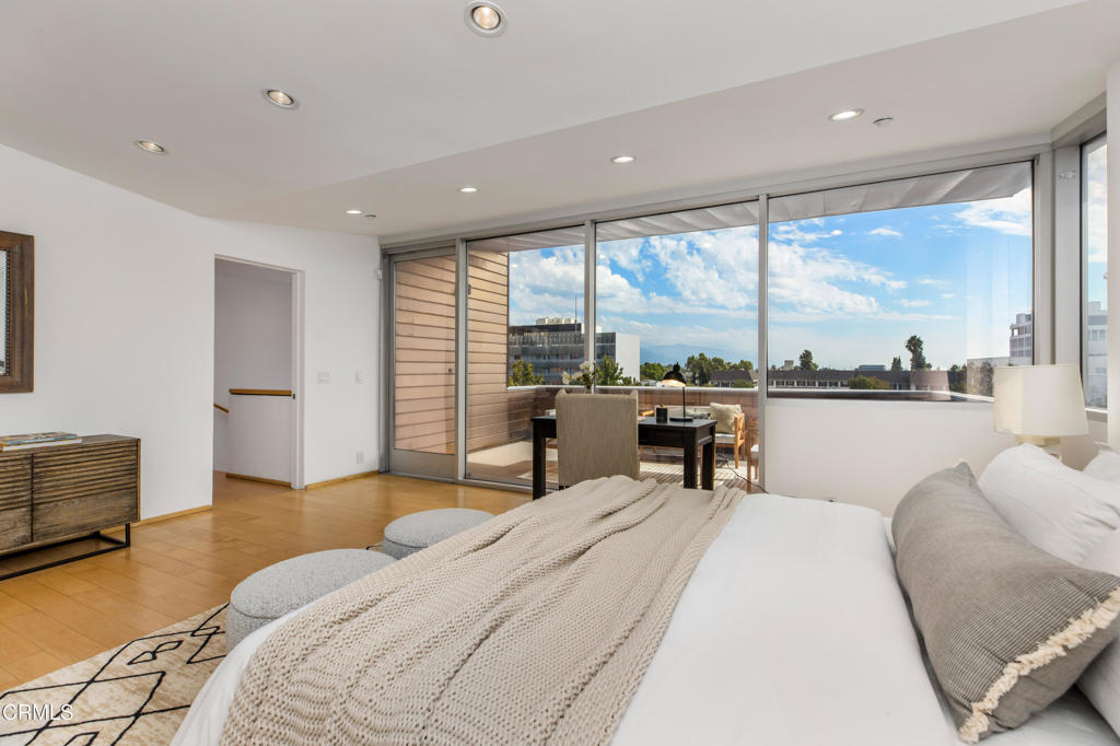141 S Hudson Avenue 401