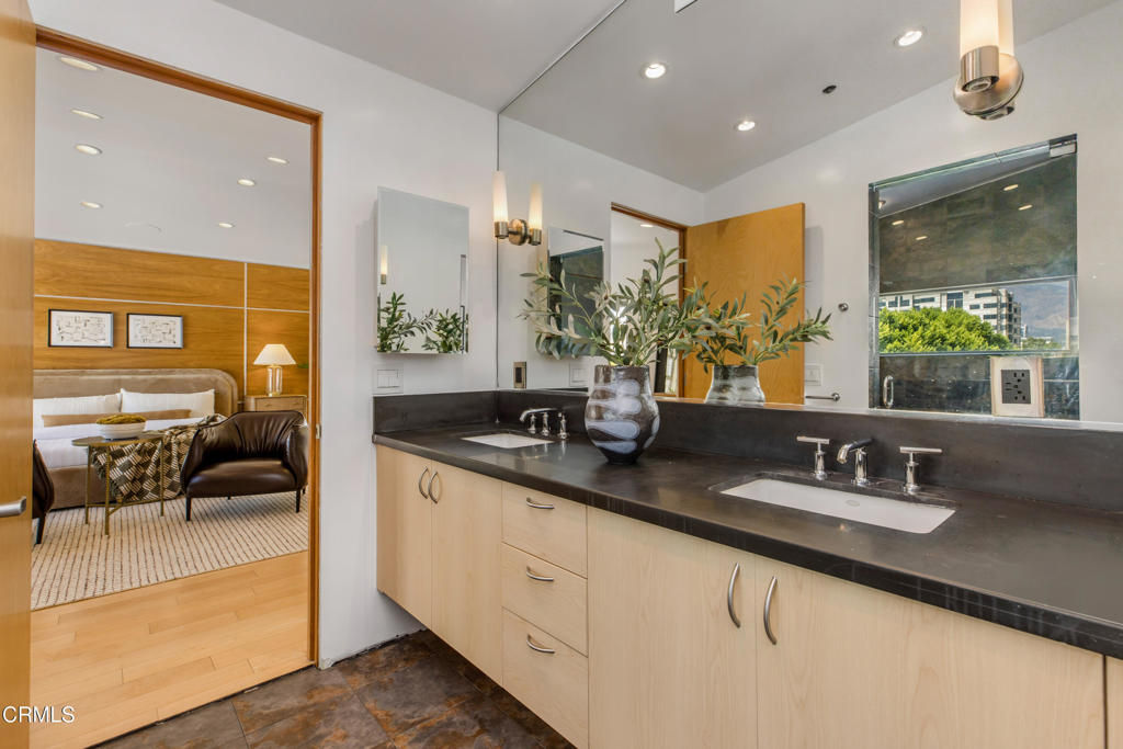 141 S Hudson Avenue 401