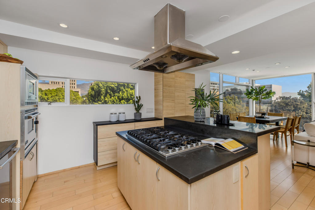 141 S Hudson Avenue 401