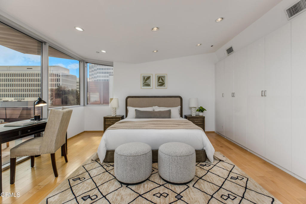 141 S Hudson Avenue 401