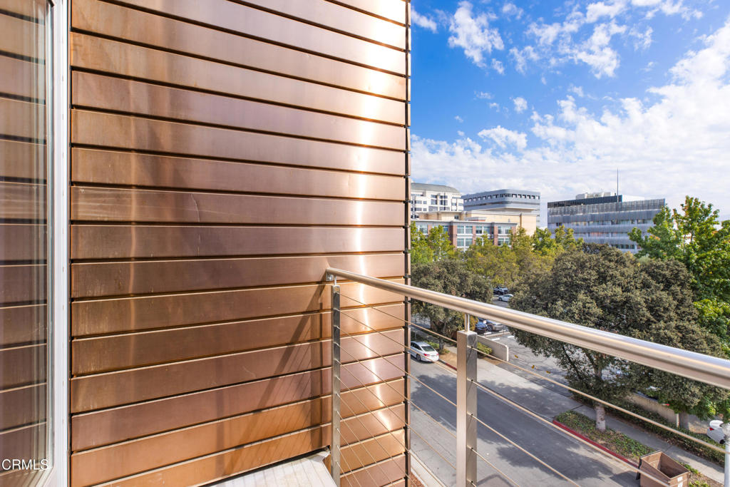 141 S Hudson Avenue 401