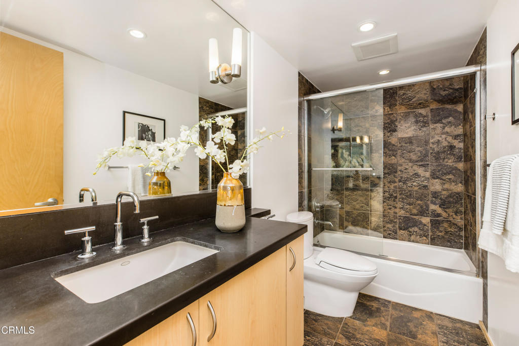 141 S Hudson Avenue 401