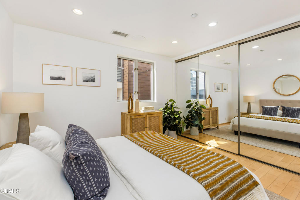 141 S Hudson Avenue 401