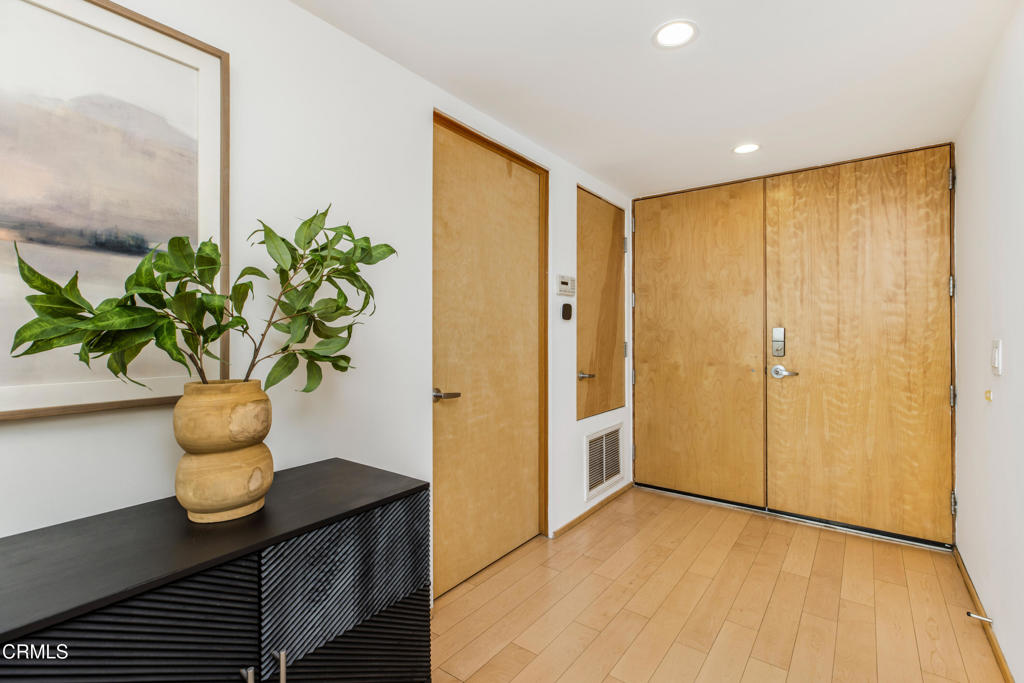 141 S Hudson Avenue 401