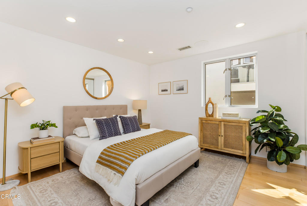 141 S Hudson Avenue 401