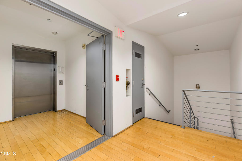 141 S Hudson Avenue 401