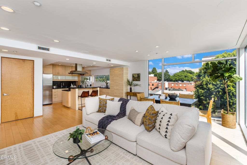 141 S Hudson Avenue 401