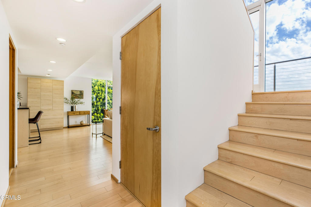 141 S Hudson Avenue 401