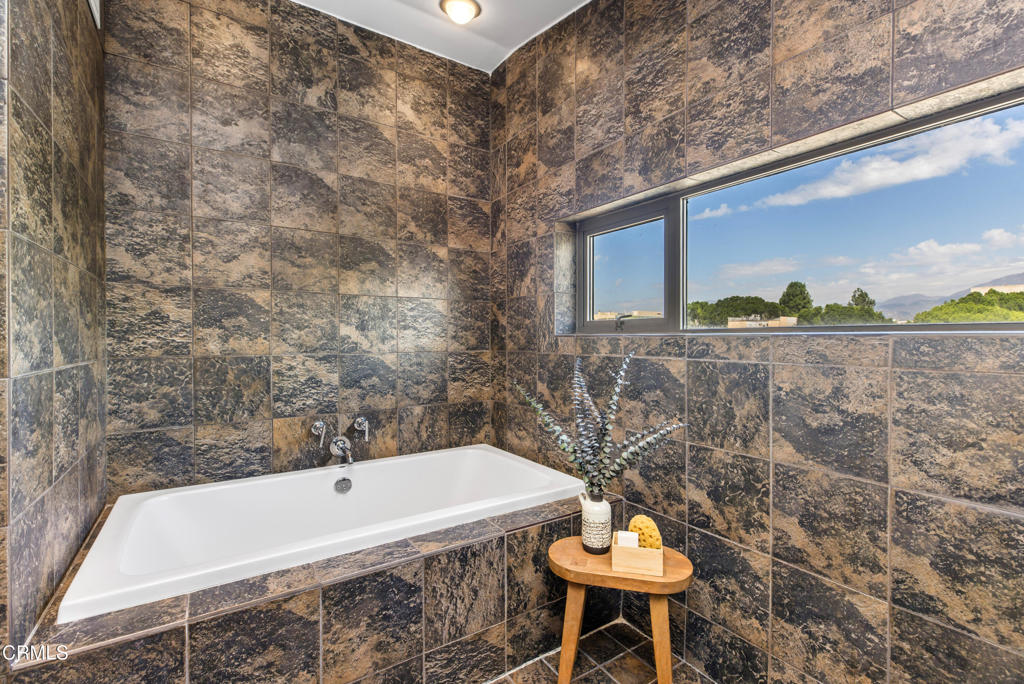 141 S Hudson Avenue 401