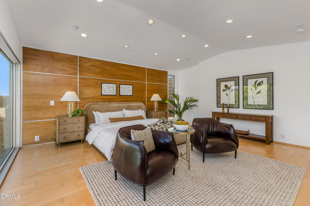141 S Hudson Avenue 401