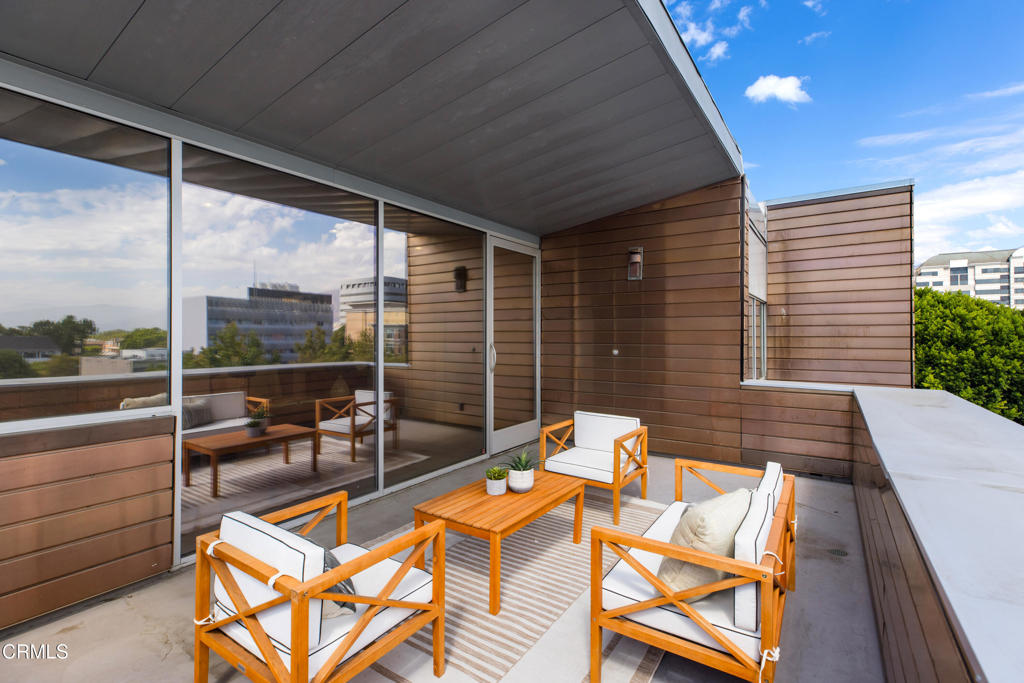 141 S Hudson Avenue 401