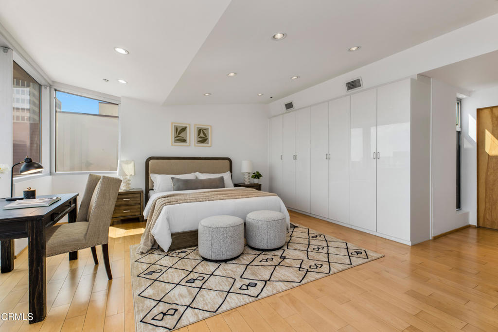 141 S Hudson Avenue 401