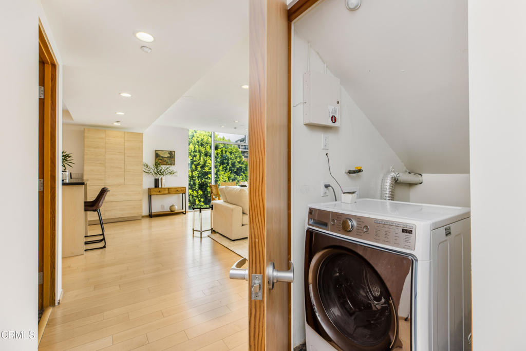 141 S Hudson Avenue 401