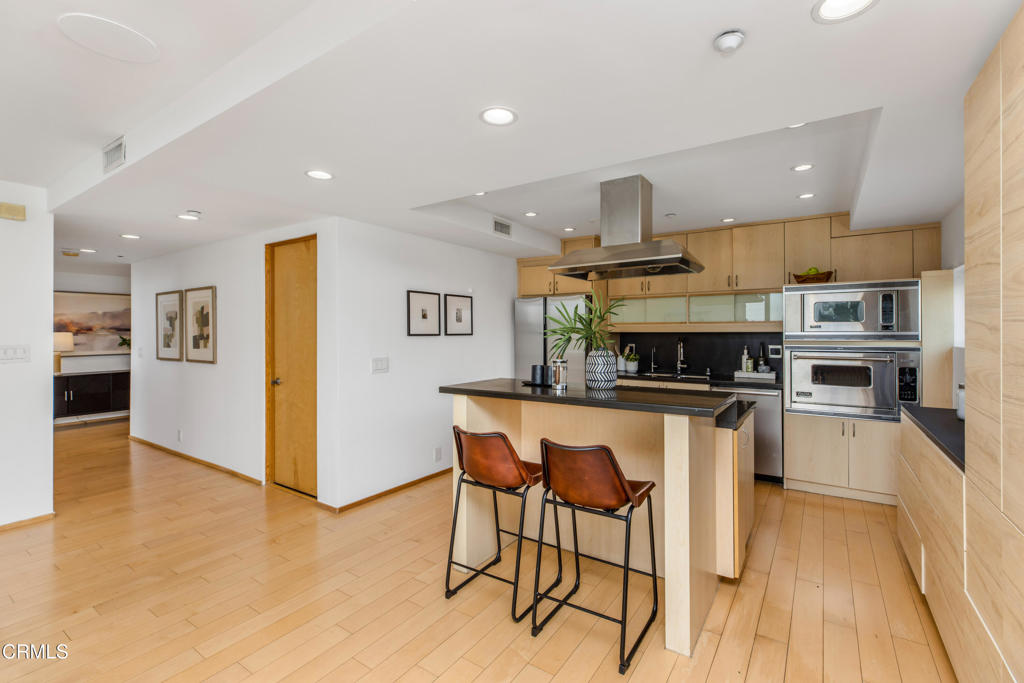 141 S Hudson Avenue 401