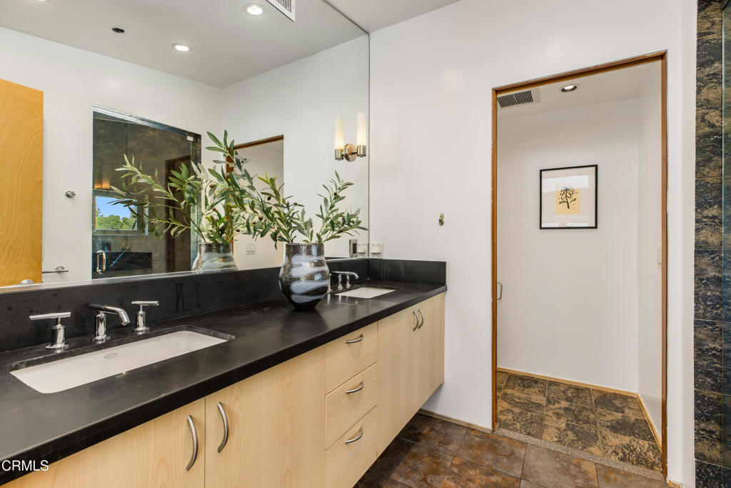 141 S Hudson Avenue 401