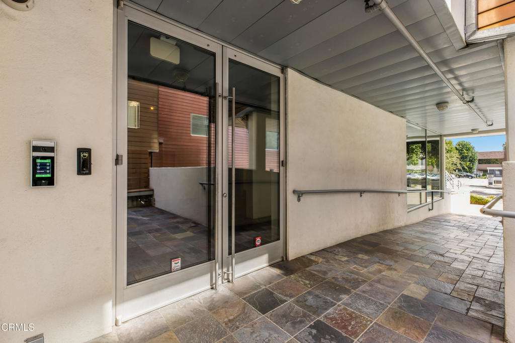 141 S Hudson Avenue 401