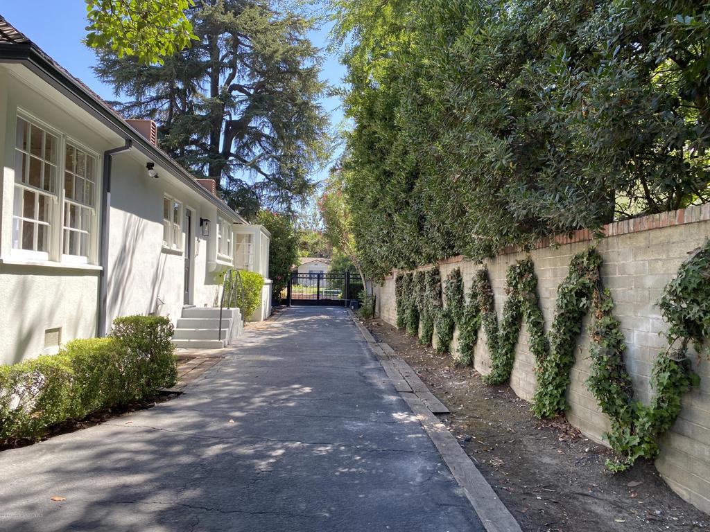 1489 Waverly Road