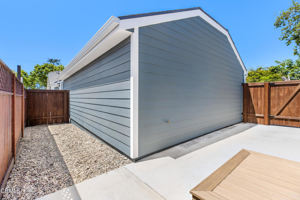 1533 2 E Topeka Street