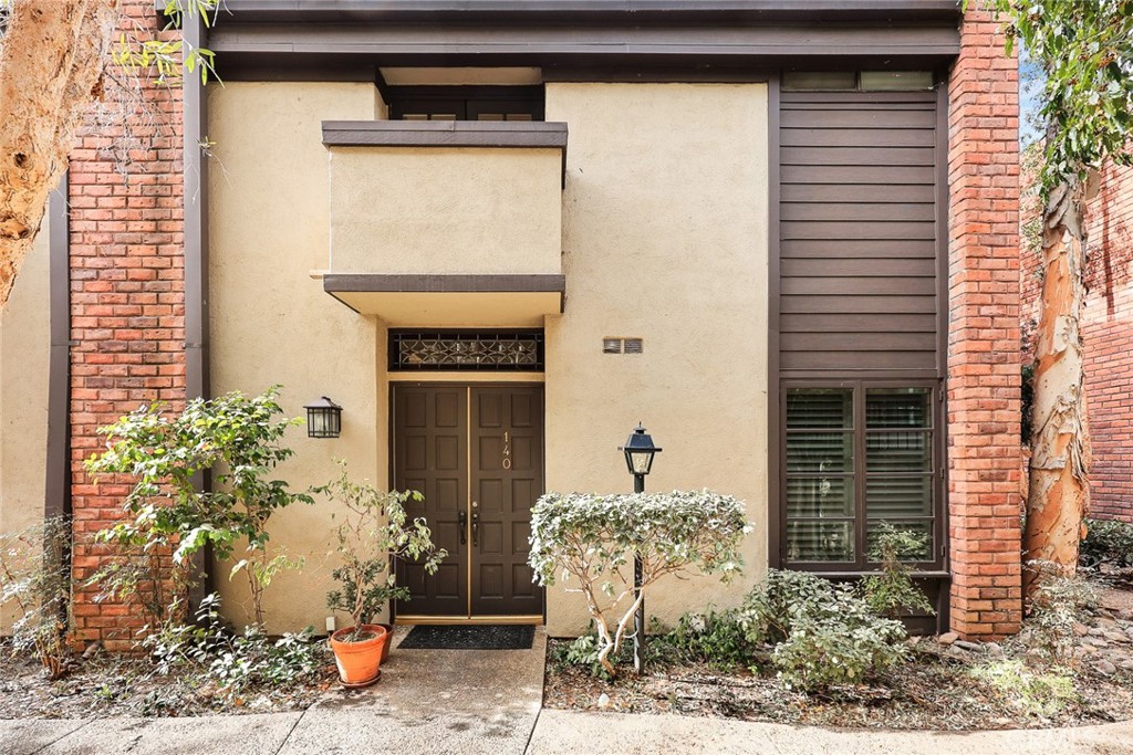 700 S Lake Avenue 140