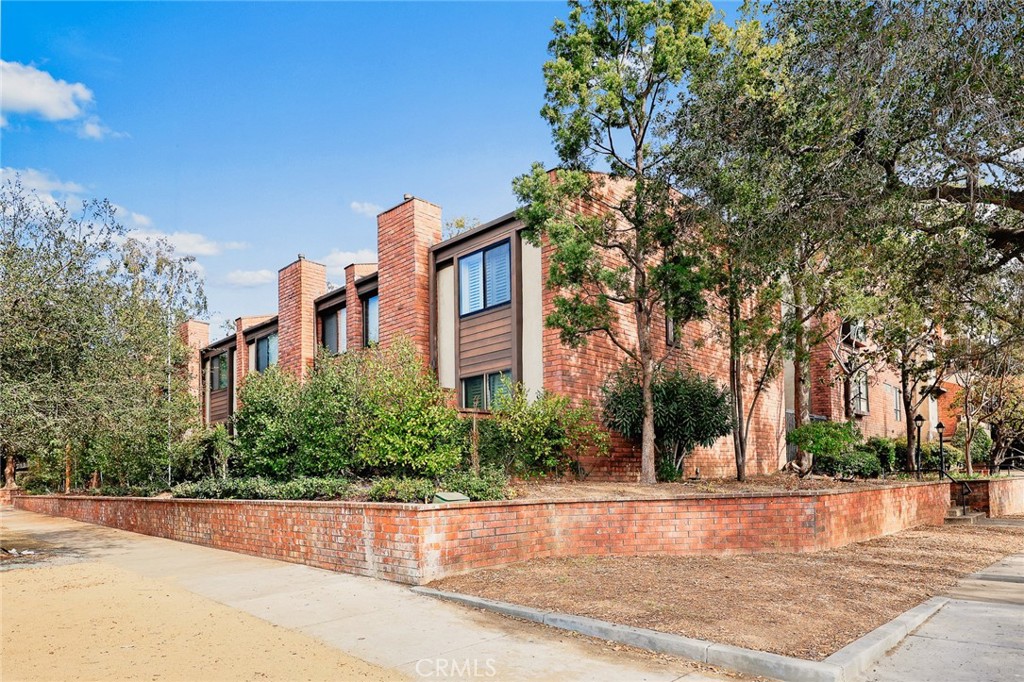 700 S Lake Avenue 140