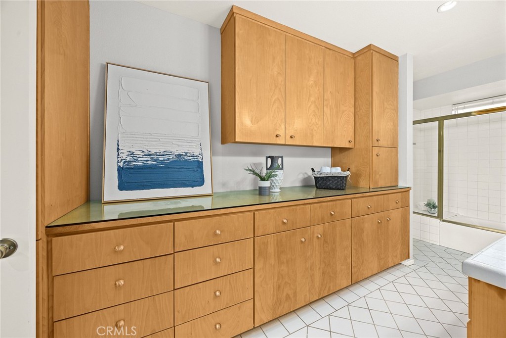 700 S Lake Avenue 140