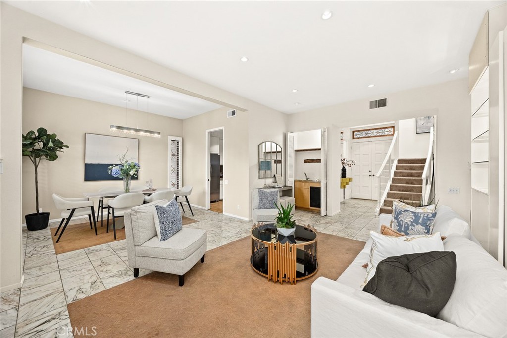 700 S Lake Avenue 140