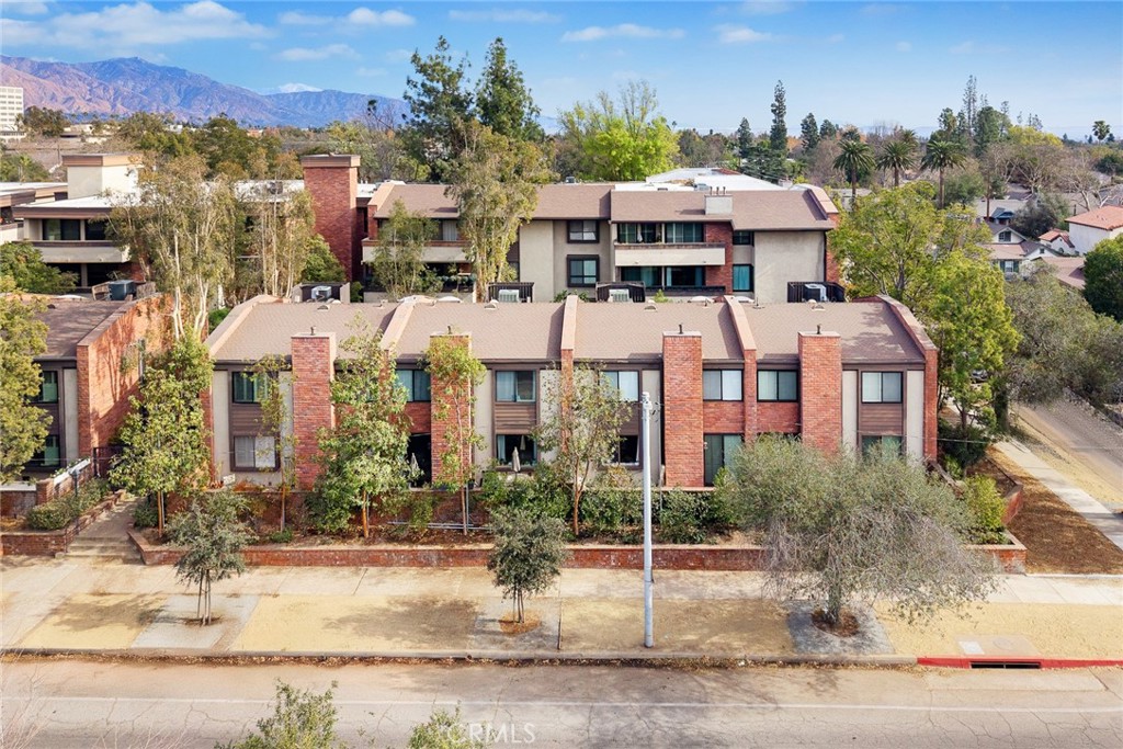 700 S Lake Avenue 140